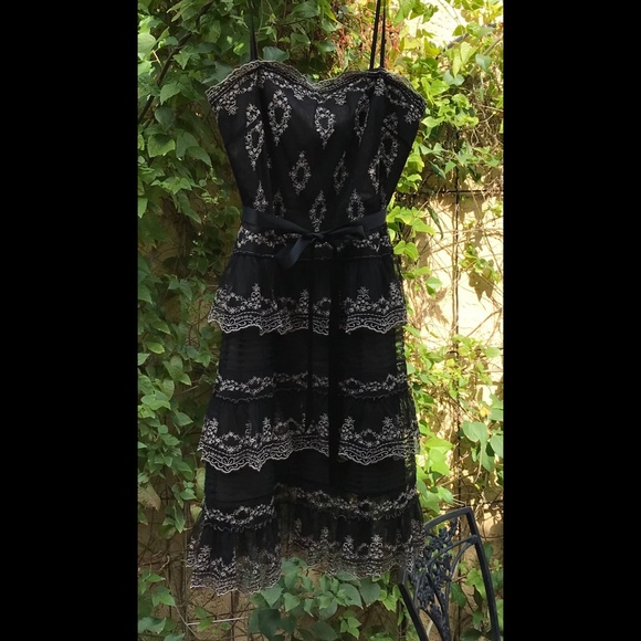 BCBG MAX AZRIA Embroidered Prom Dress / Evening Attire Black & Cream Sz.… - Picture 5 of 10